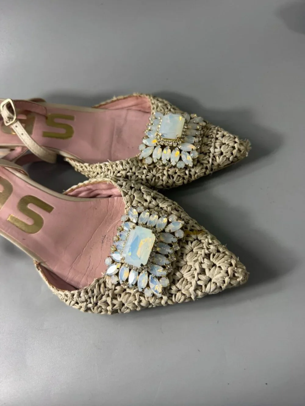 RAS BEIGE RAFFIA PUMP WITH ORNAMENT, Size 37.5